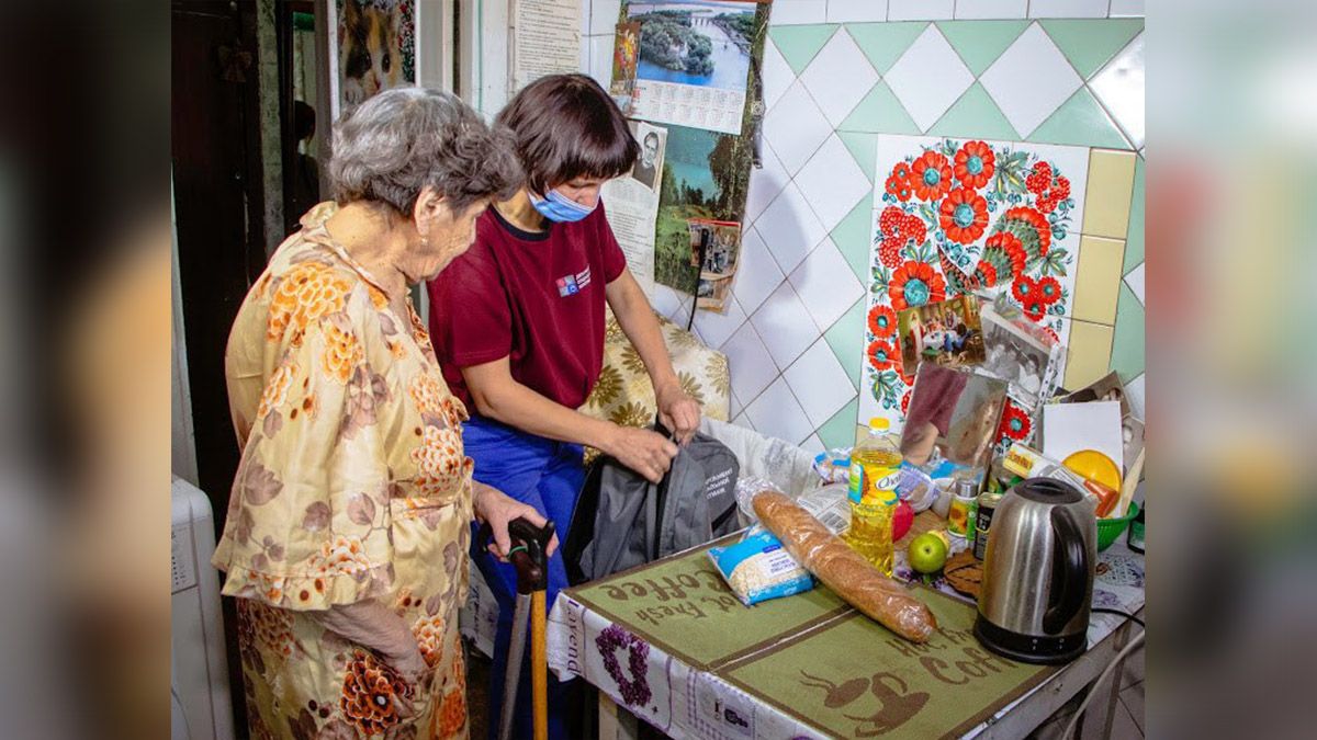В Днепре соцработники начали носить новую униформу