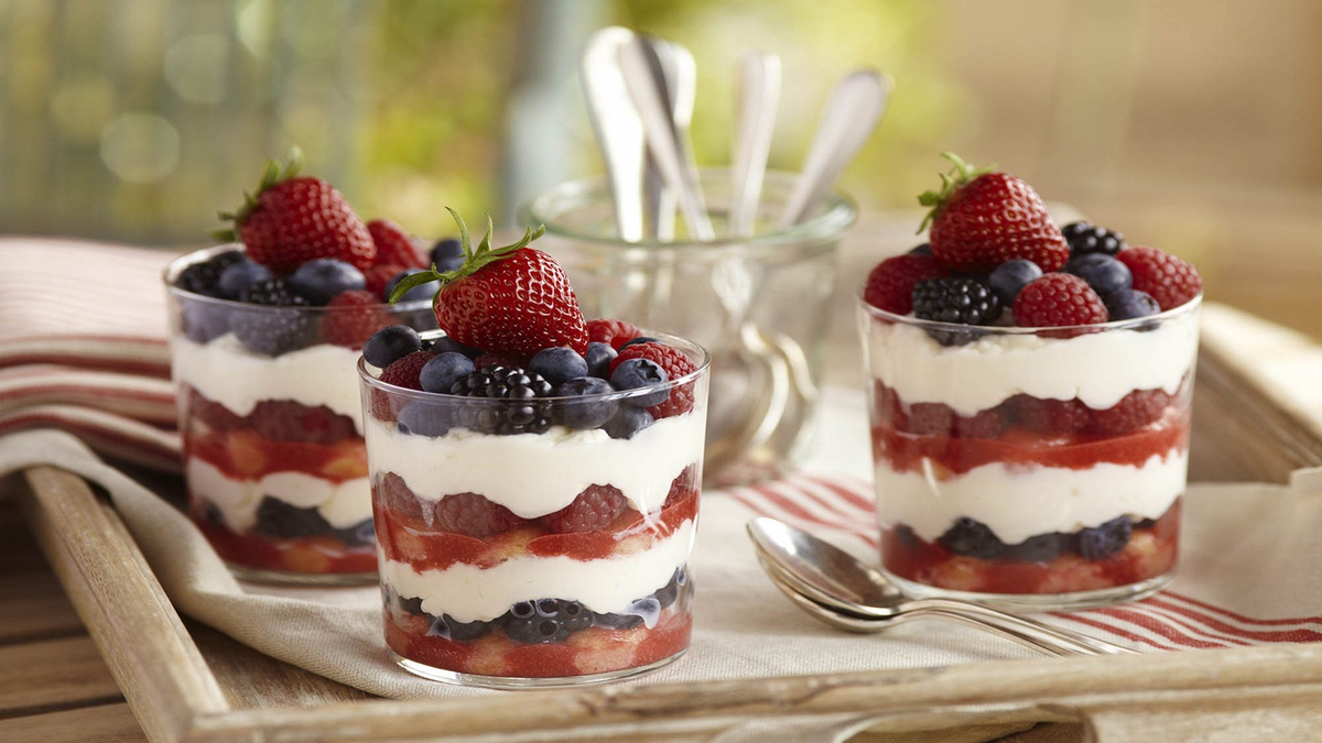 Полезные и вкусные рецепты: как приготовить ягодный трайфл в домашних условиях