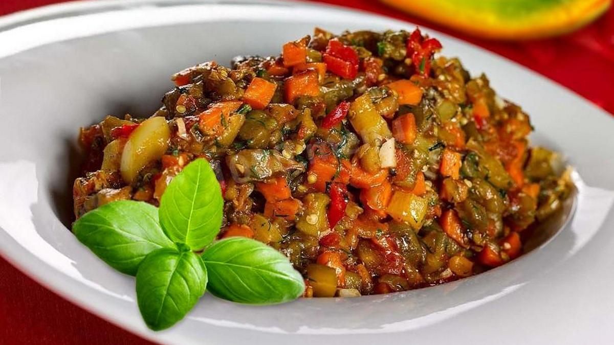 Полезные и вкусные рецепты: как приготовить баклажанную икру в домашних условиях