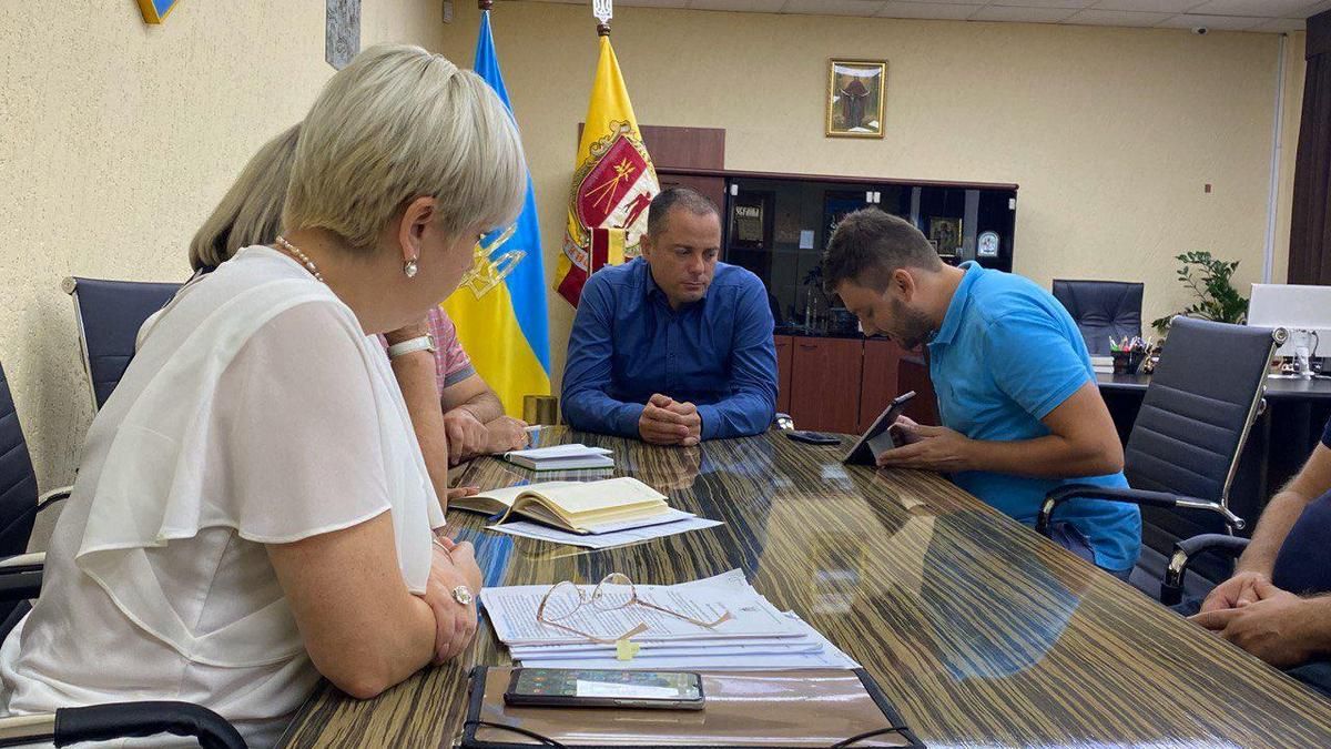 В госучреждениях Каменского могут появиться смарт-планшеты для людей с нарушениями слуха