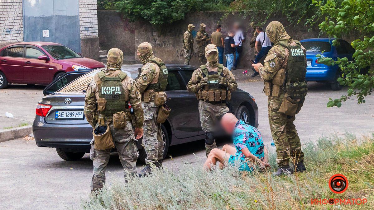 В Днепре на Красном Камне сотрудники КОРД провели задержание