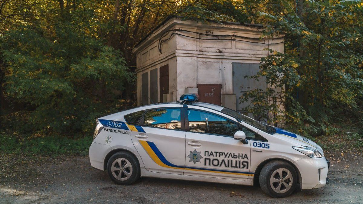 В Днепре за заправкой "Юкон" на Богдана Хмельницкого повесилась женщина: нужна помощь в опознании