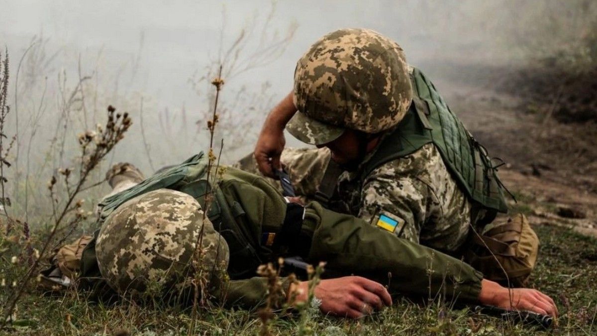 В Днепр из зоны ООС доставили двух раненых военнослужащих