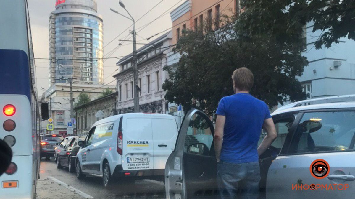 Днепр застрял в пробках: куда не стоит ехать автомобилистам
