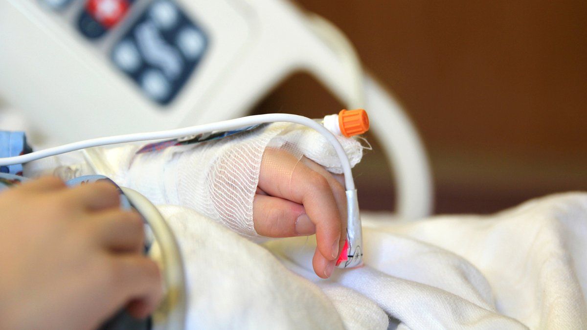 В Днепре продолжают бороться за жизнь 4-летней девочки, пострадавшей в пожаре