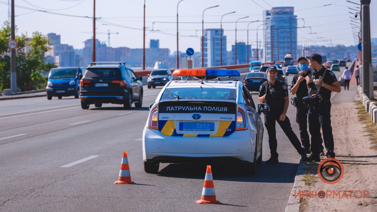 В Днепре на мостах стоят автоматчики: в Никополе убили двух мужчин, объявлен план "Сирена"