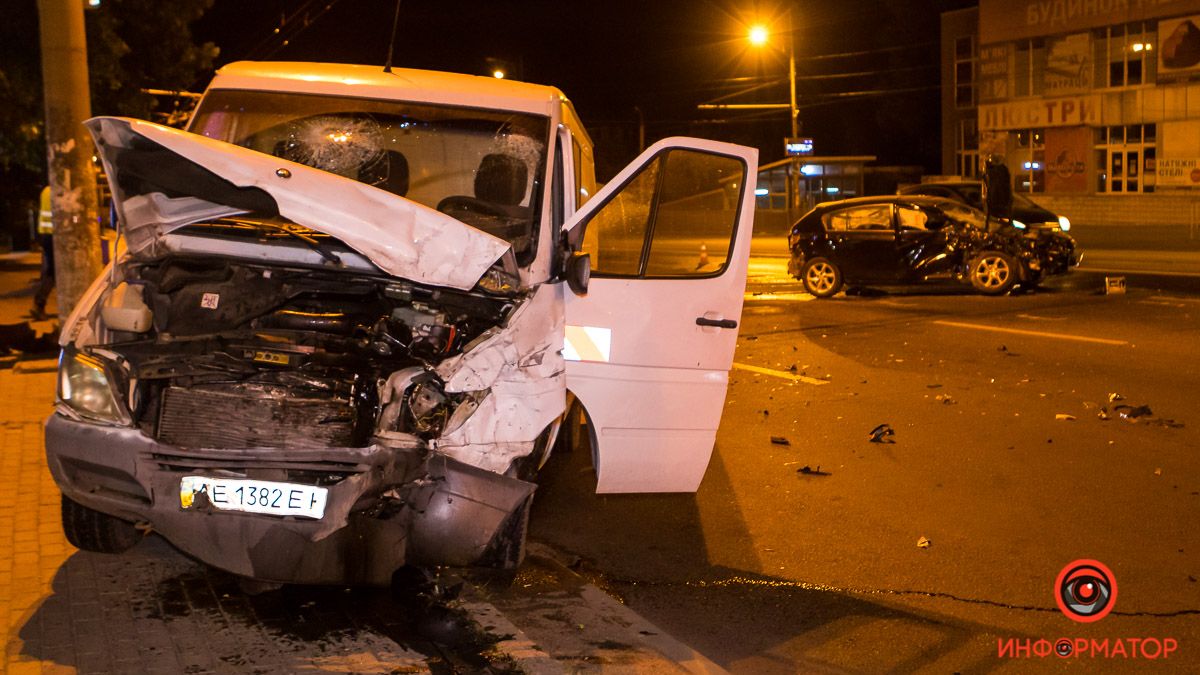 В Днепре на Слобожанском проспекте столкнулись Geely и Mercedes: четыре полосы движения перекрыты