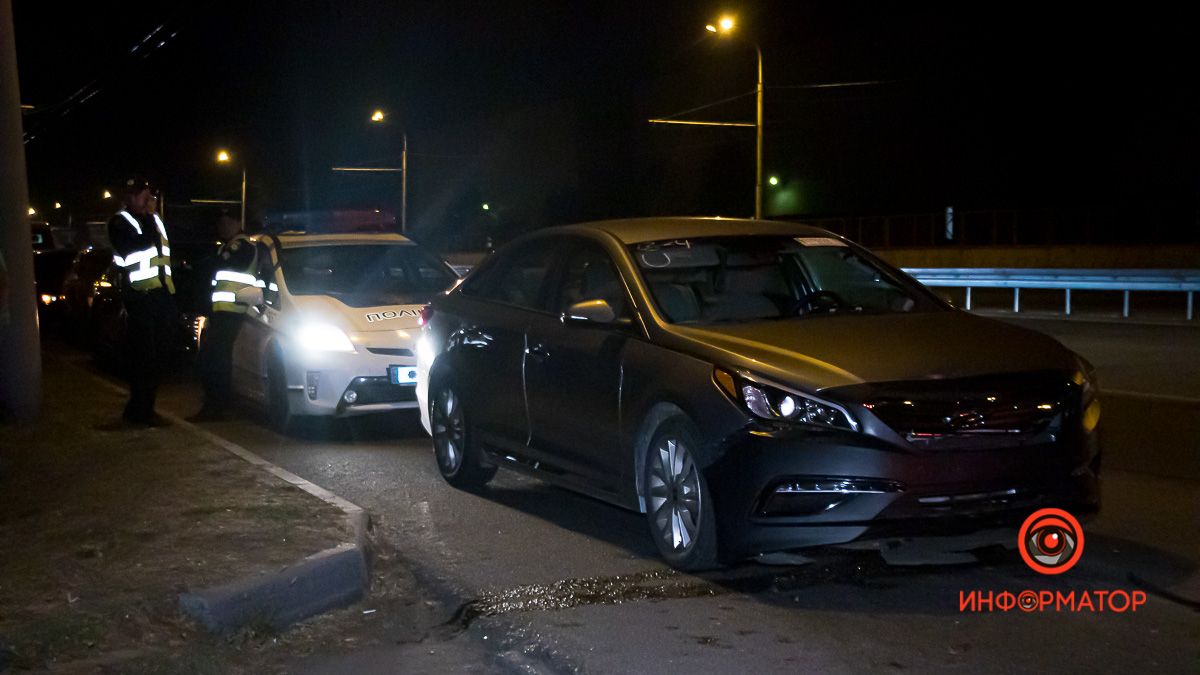 В Днепре на Набережной Заводской столкнулись Toyota и Hyundai: пострадала девушка