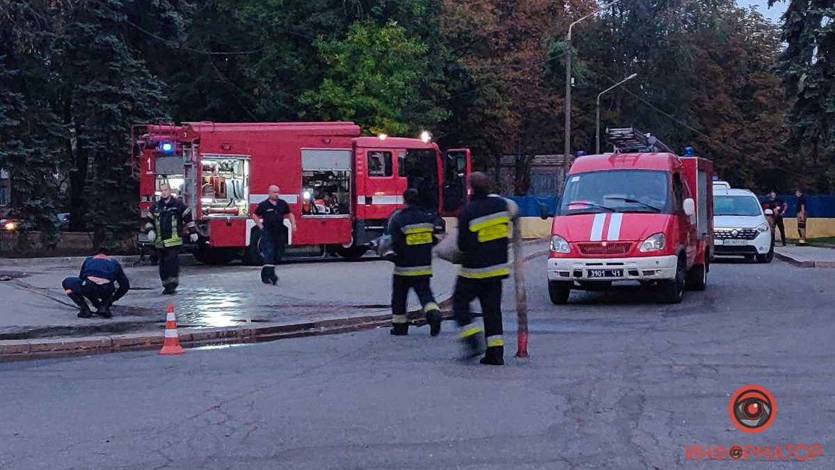 В Днепре "заминировали" здание облсовета: слышны взрывы, виден дым