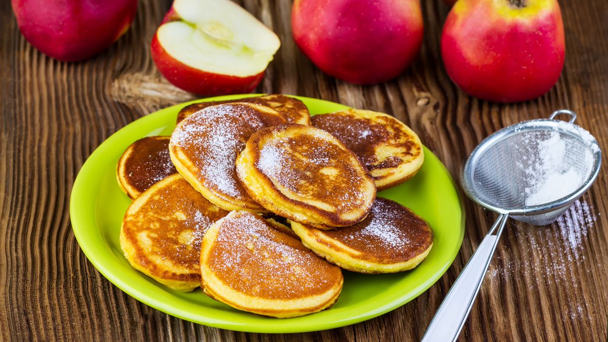 Полезные и вкусные рецепты: как приготовить яблочные оладушки