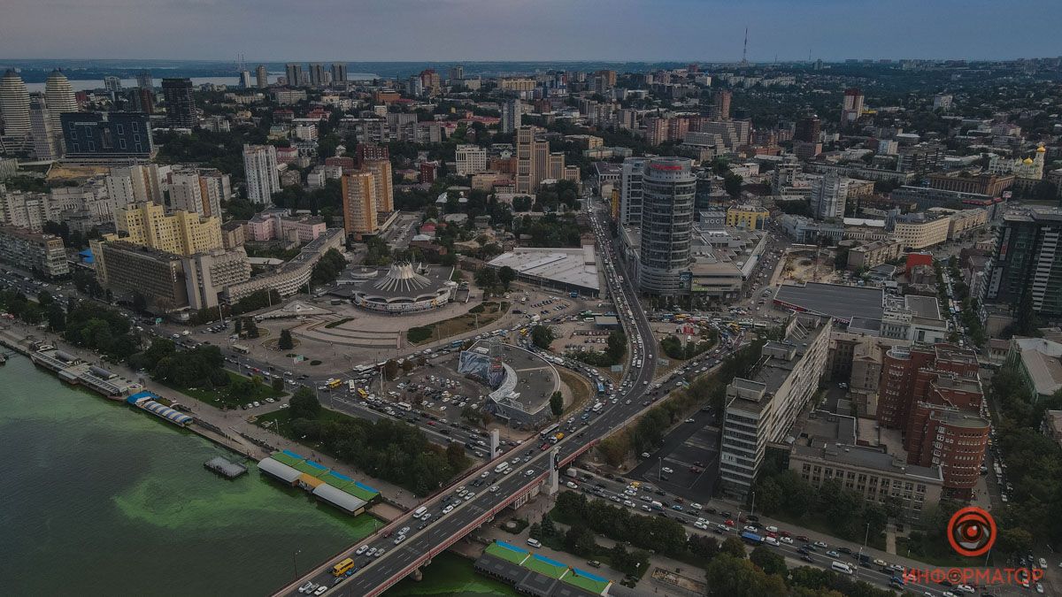 Днепр застрял в пробках: куда не стоит ехать