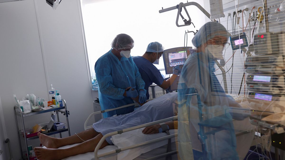 В Украине снова больше 7 тысяч случаев COVID-19 за сутки