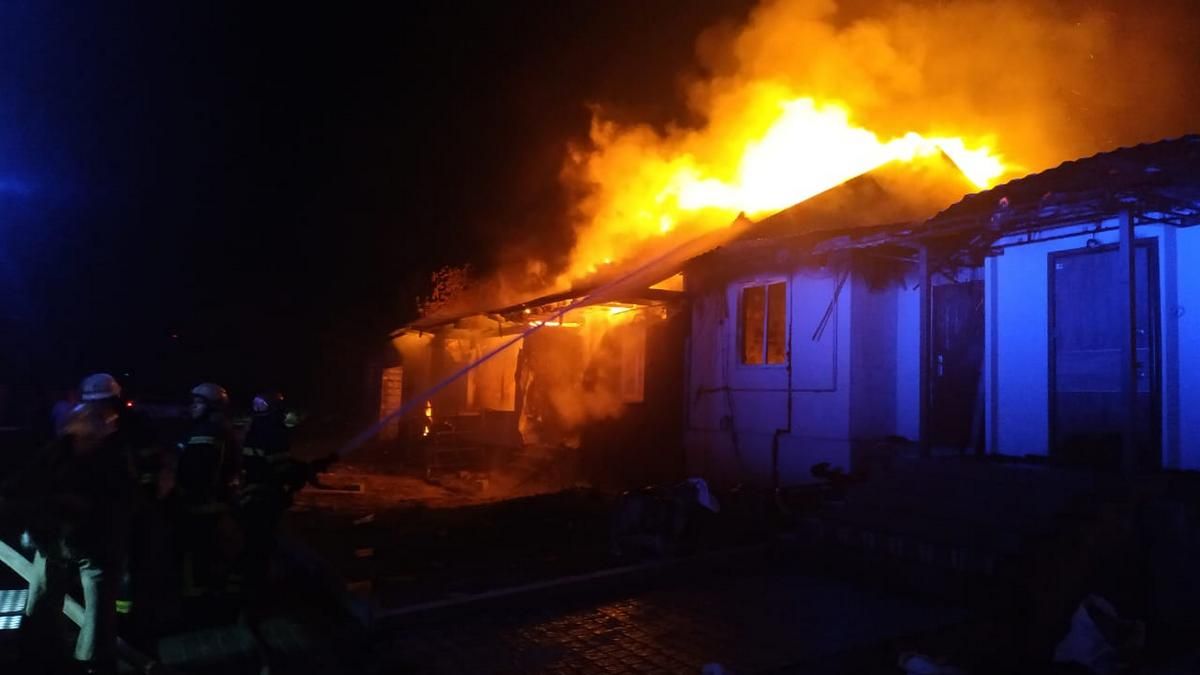 Под Днепром полыхал коттеджный городок