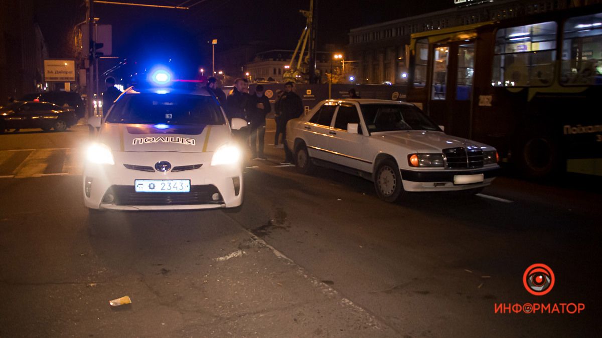 В Днепре возле Европейской площади Mercedes сбил девушку: видео момента аварии