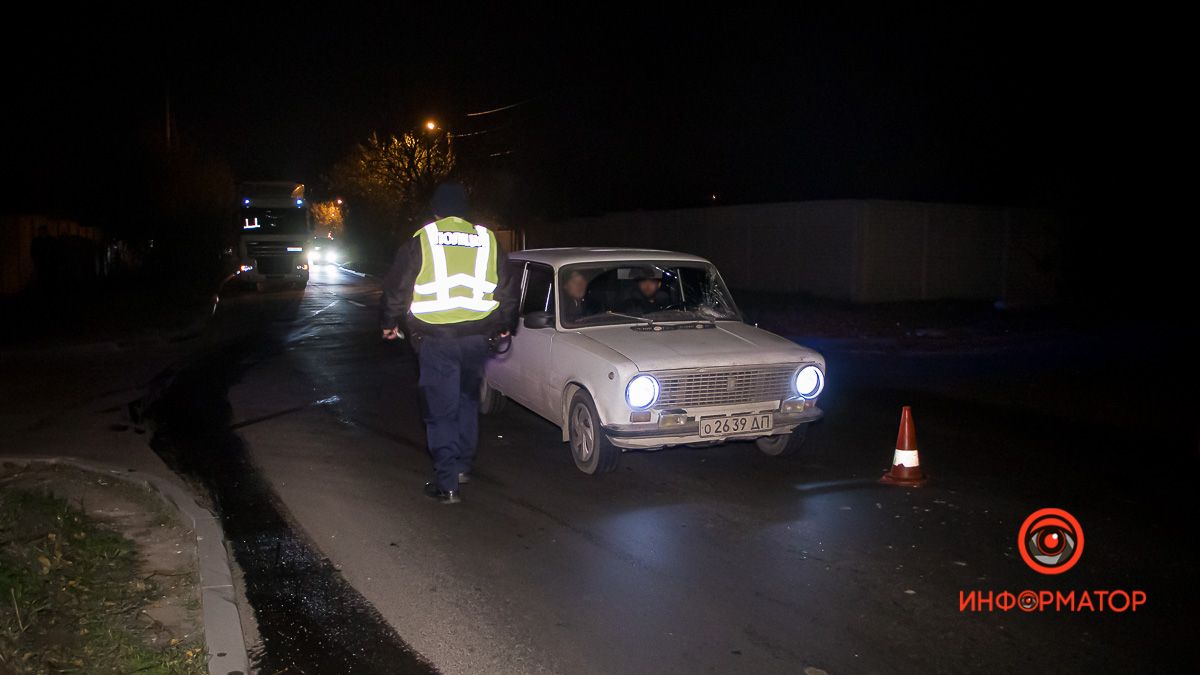 В Днепре на Солнечногорской ВАЗ сбил женщину: собралась пробка