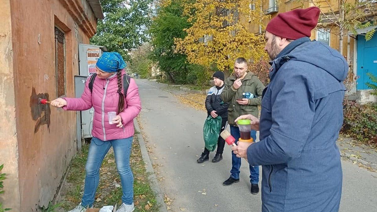 В Днепре призвали не закрашивать рекламу наркотиков баллончиком