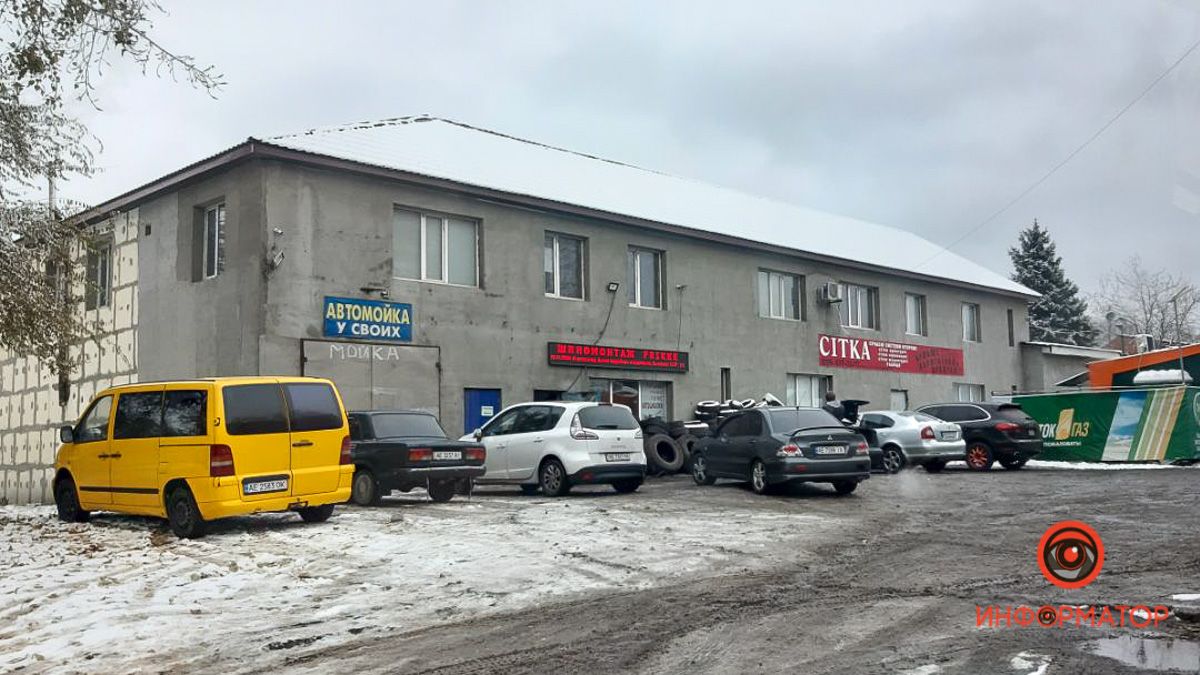 В Днепре автомобили выстраиваются в очереди возле шиномонтажей