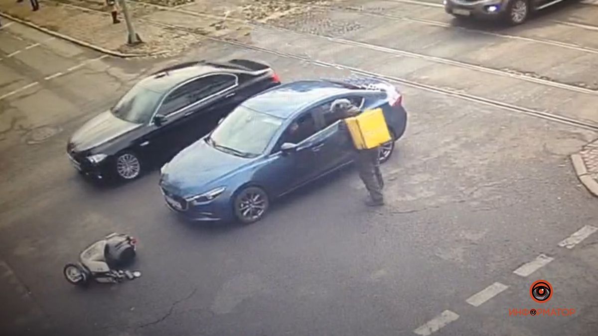 В центре Днепра произошла "не авария", которая ограничила движение: видео момента