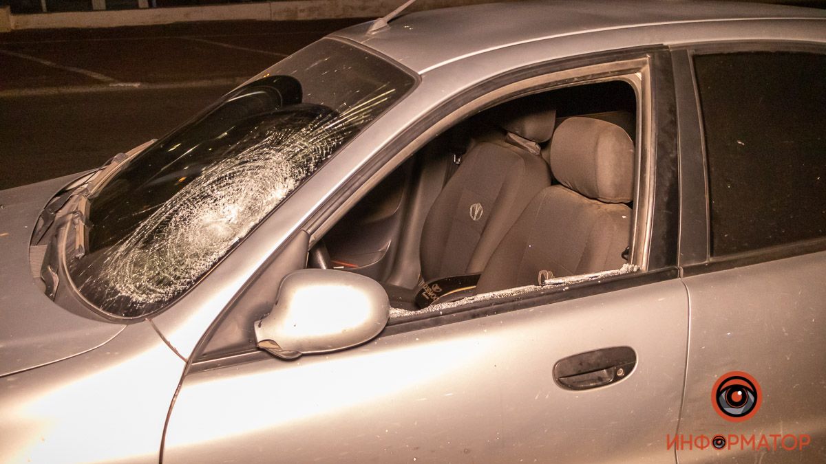 В Днепре возле "Каравана" мужчина попал под колеса Daewoo: пострадавшему нужна помощь