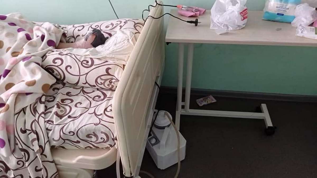 В Днепре во дворе школы на 10-летнюю девочку упала плита забора: нужна помощь