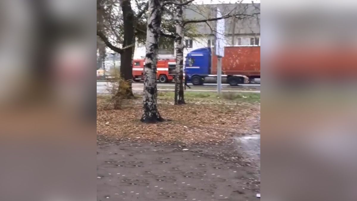 В Днепре в доме на Энергетической загорелась стиральная машинка: спасатели вывели из дома двоих детей