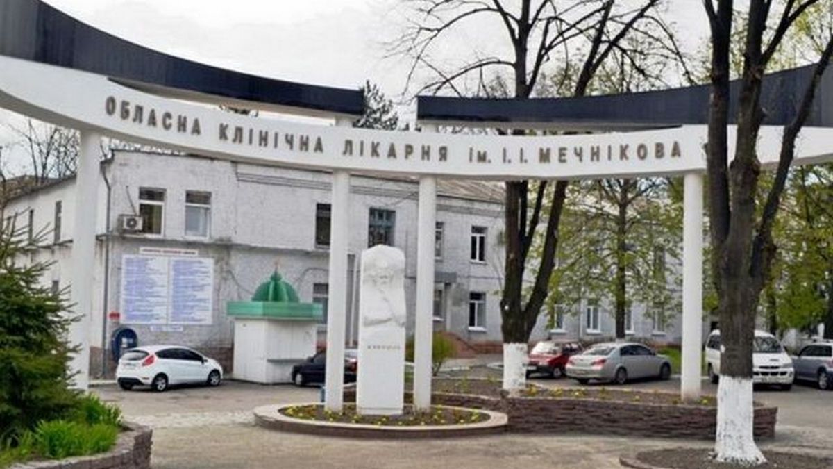 В Днепре из окна больницы Мечникова выпрыгнул пациент