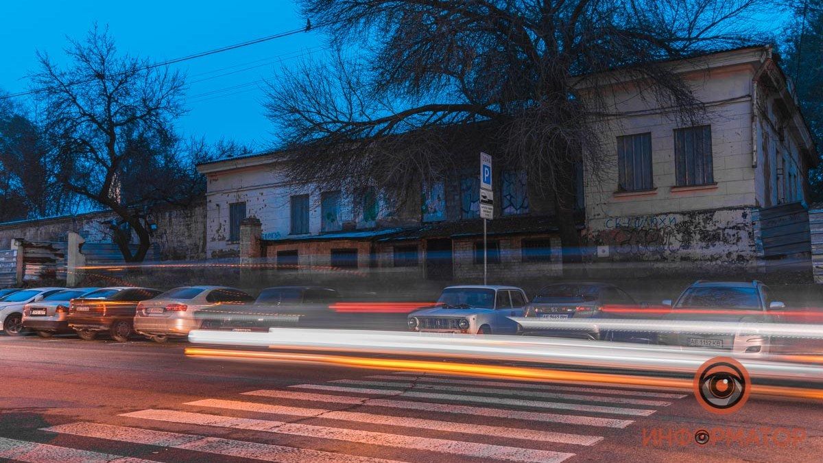 Возле "Днепр-Арены" снесут старую заброшку