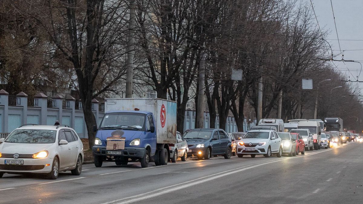 Из-за аварий, поломок авто и перекрытий Днепр застрял в пробках: куда не стоит ехать