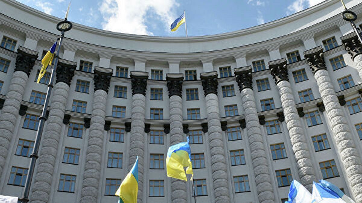 Кабмин решит, когда вводить в Украине локдаун: где смотреть трансляцию