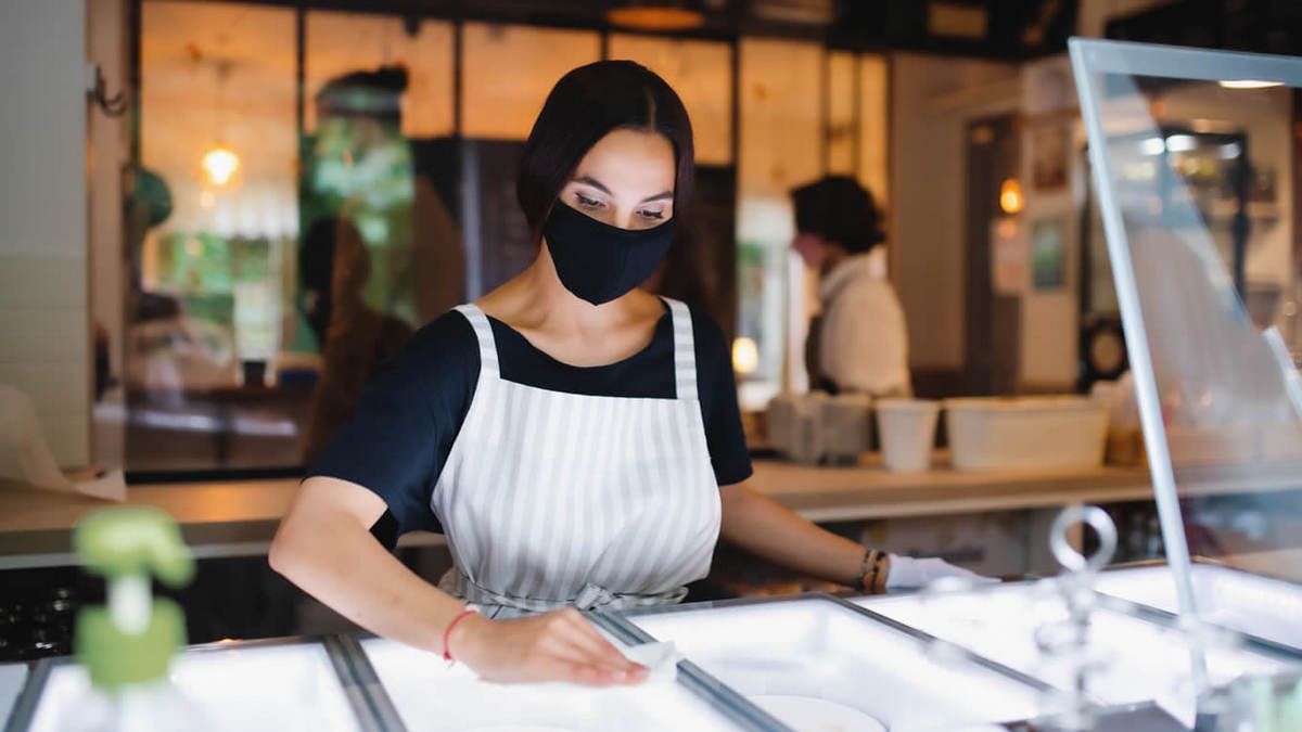 В Днепре заведения начнут работать на час дольше