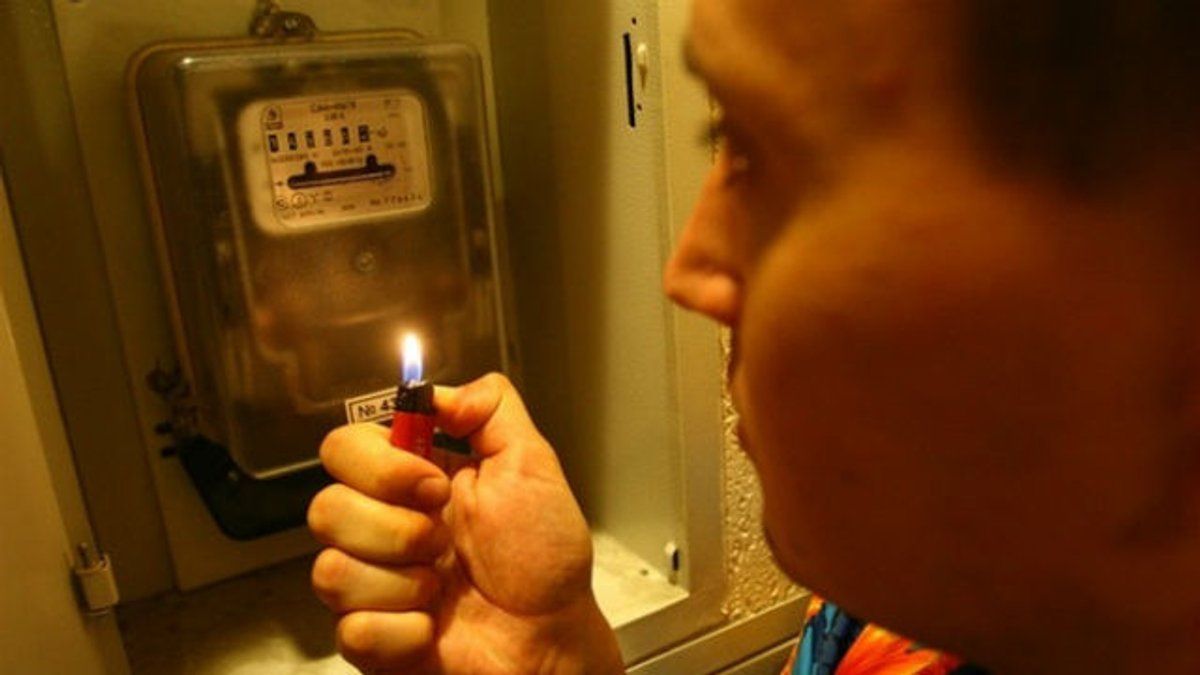 В Днепре жители дома неделю сидят без электричества: в чем причина