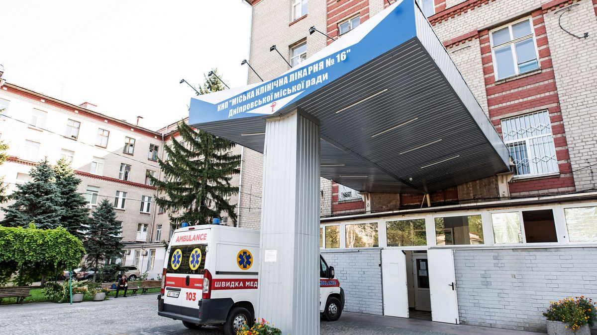 В Днепре в 16-й больнице умер мужчина: спустя три года его так и не опознали