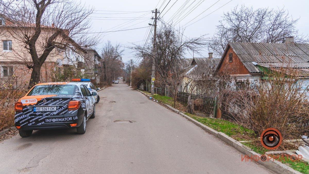 В Днепре на Новосельной мужчина умер во дворе собственного дома