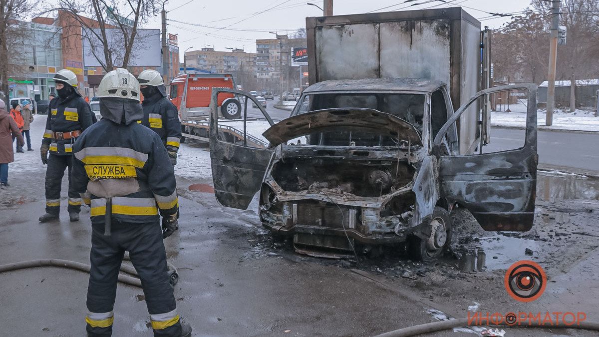 В Днепре на Березинке сгорела ГАЗель