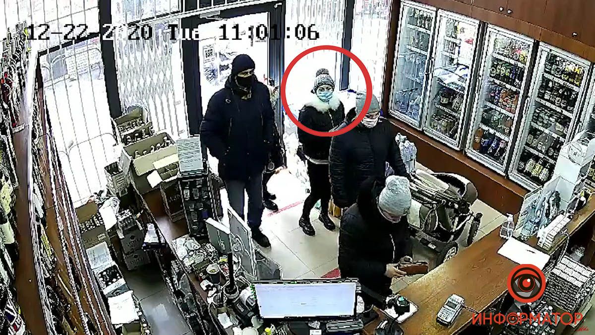Порно с маленькой девочкой Порно с мамой  В Днепре женщина с маленькой девочкой обворовала коляску молодой мамы:  видео момента