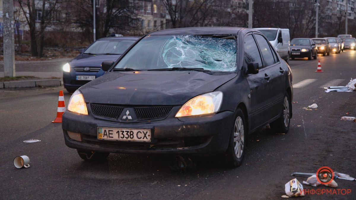 В Днепре на Большой Диевской Mitsubishi сбил мужчину