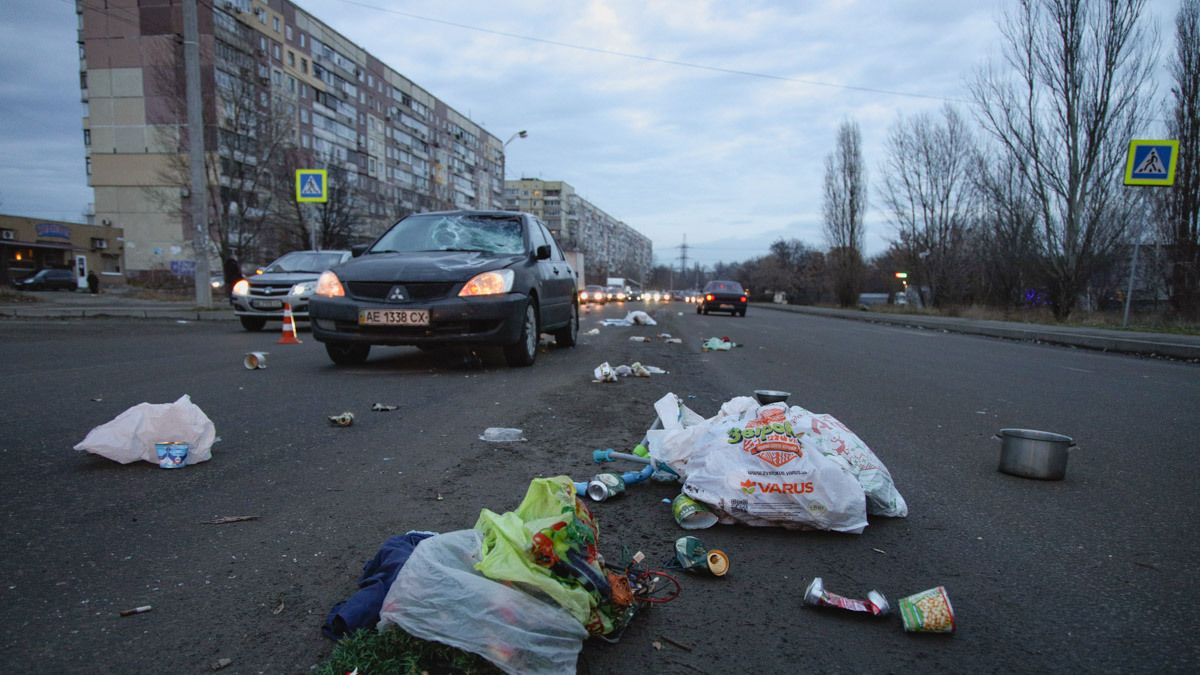 В Днепре на Большой Диевской Mitsubishi сбил мужчину: полиция ищет свидетелей