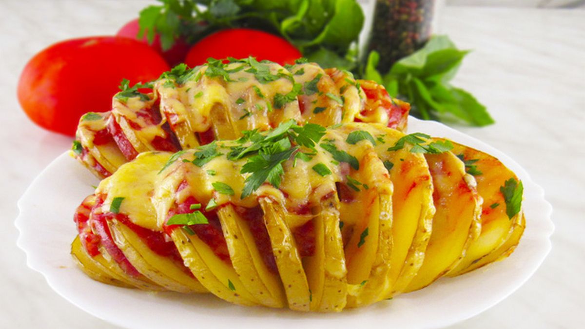 Простые и полезные рецепты: как приготовить вкусный и красивый запеченный картофель