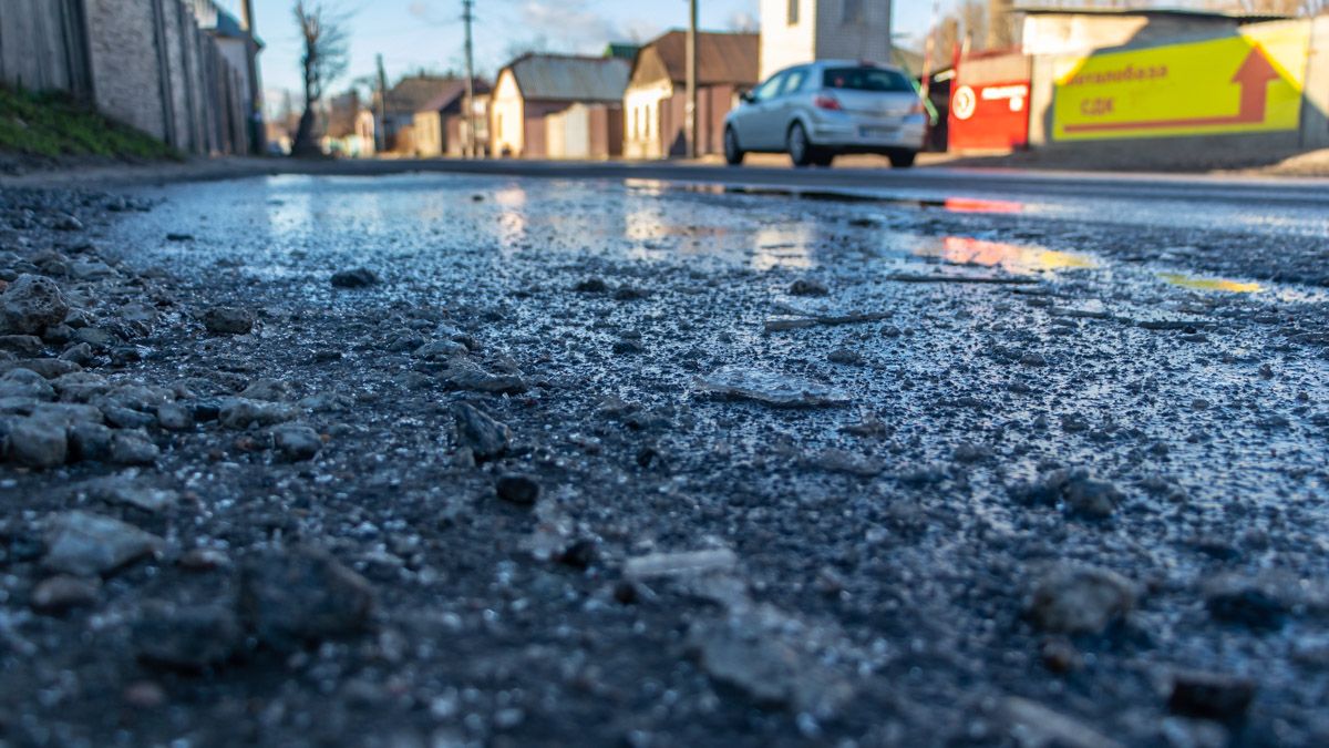 Внимание автомобилистам: на дорогах Днепра все еще держится гололед