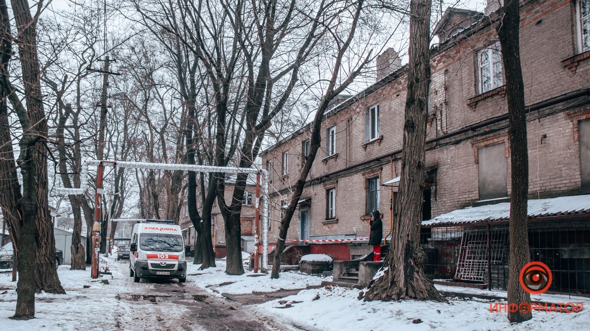 В Днепре на Поля женщина повесилась на лестничной клетке в подъезде