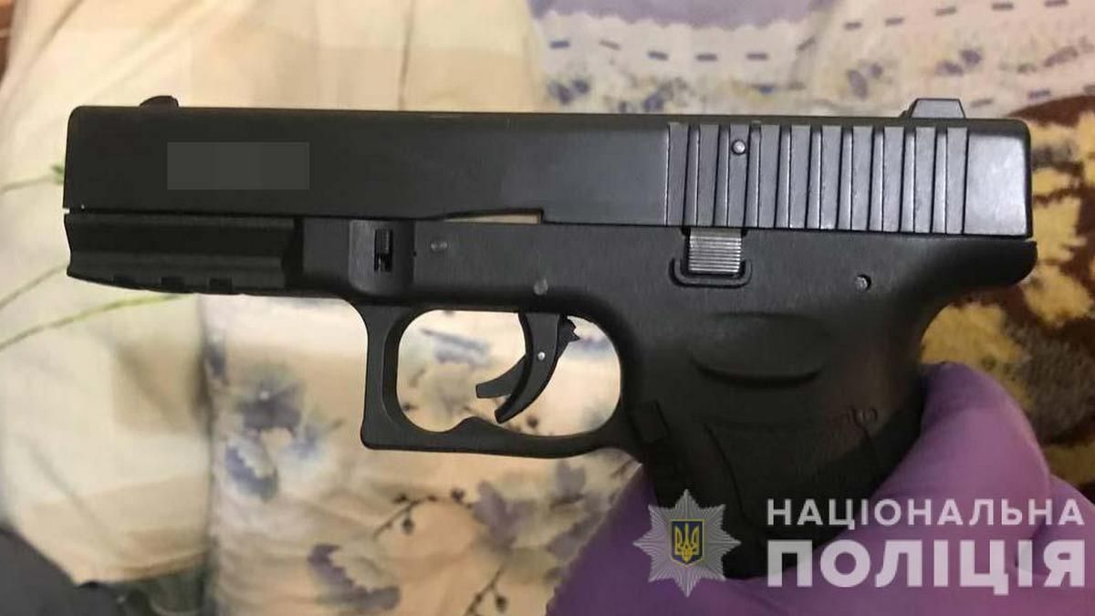 В Днепре трое мужчин ворвались в дом, связали людей и забрали ценные вещи