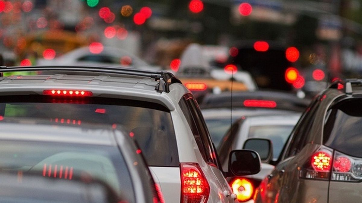 Днепр застрял в пробках: куда не стоит ехать