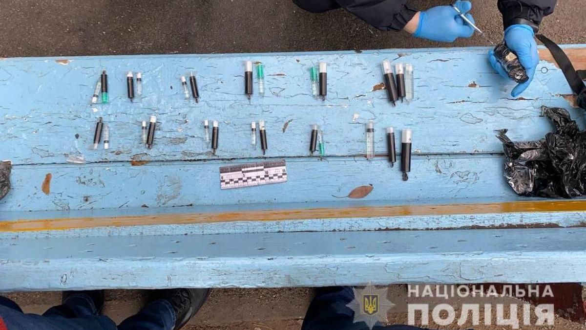 В Днепре полиция задержала двух наркокурьеров