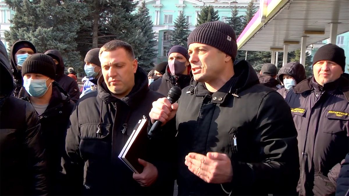 В Каменском частная фирма из Днепра вывела людей на митинг
