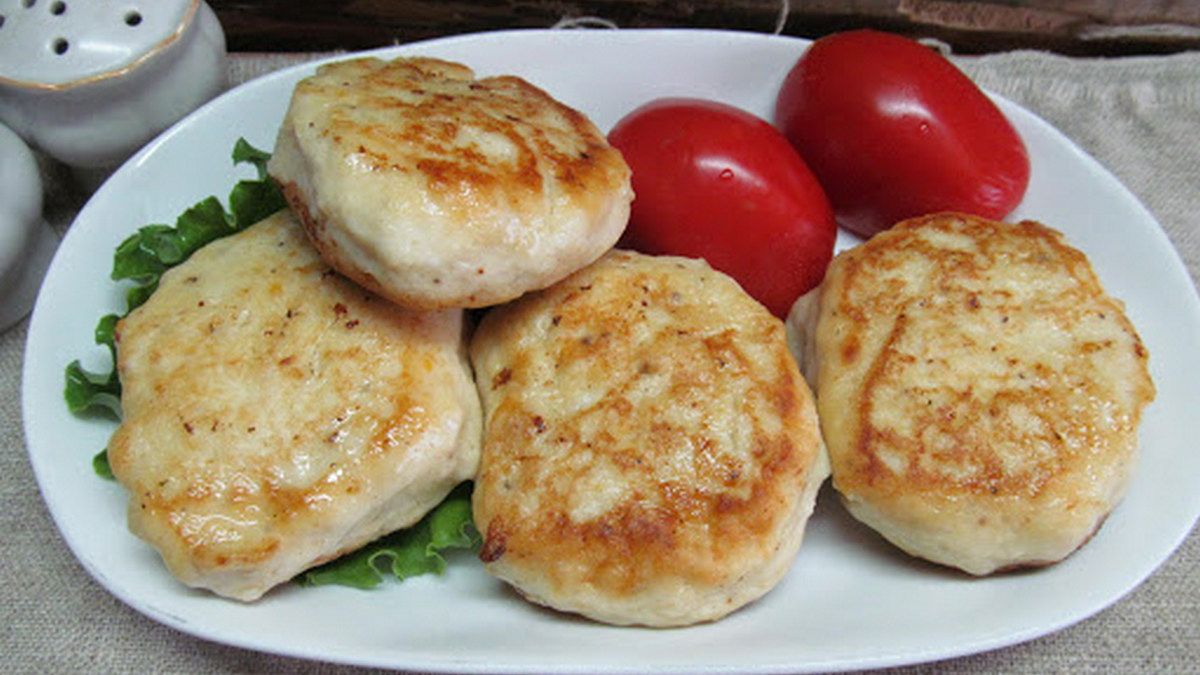 Простые и полезные рецепты: как приготовить легкие куриные котлетки