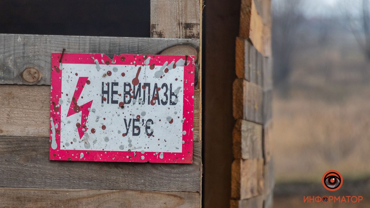 В Подгородном возле жилых домов вырыли котлован с отходами