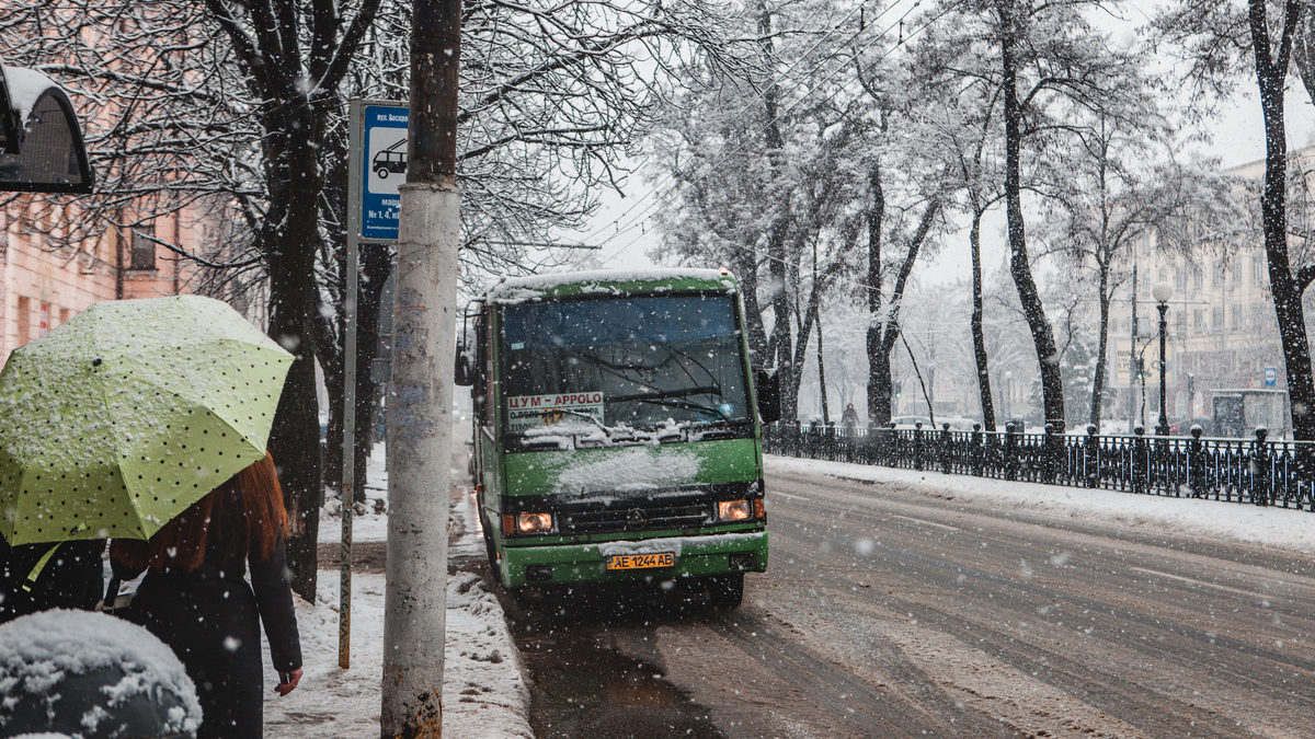 Синоптики предупреждают: в Днепре в пятницу ожидается дождь, снег и сильный ветер