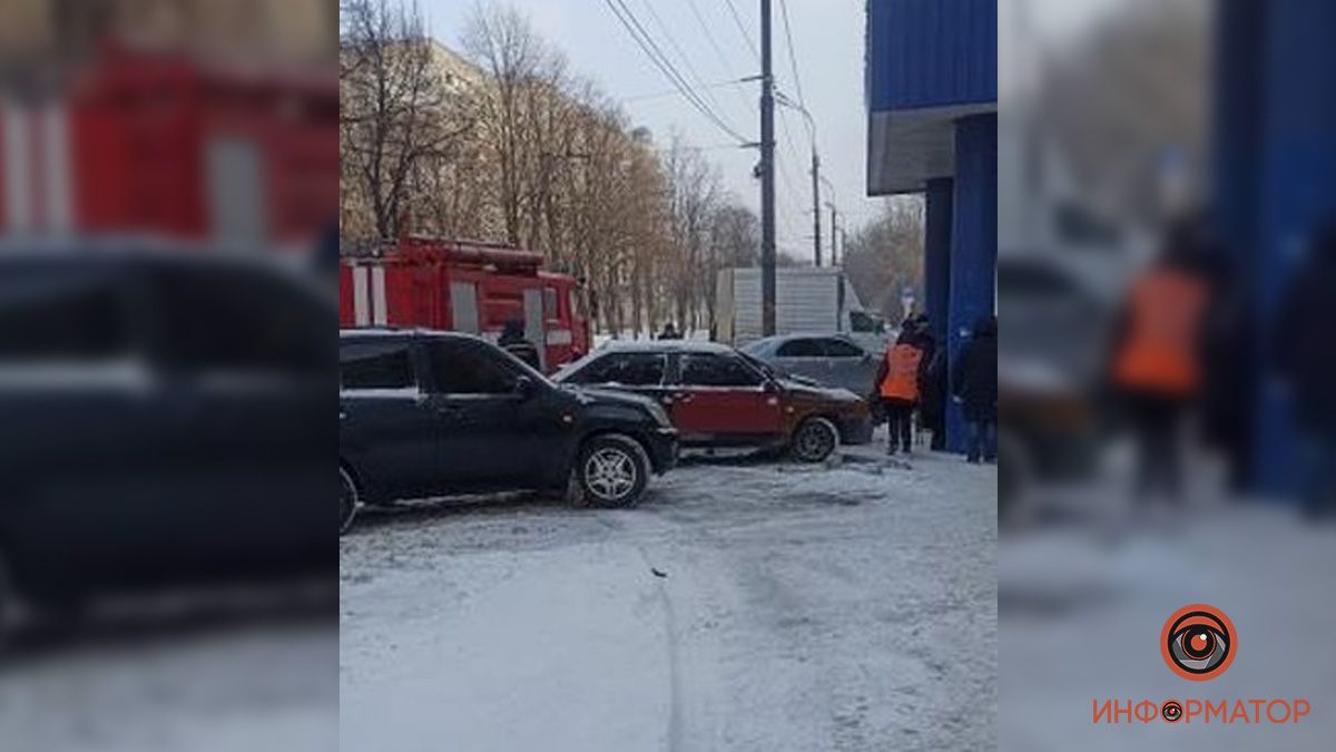 В Днепре в торговом зале супермаркета на Рабочей произошел пожар: видео