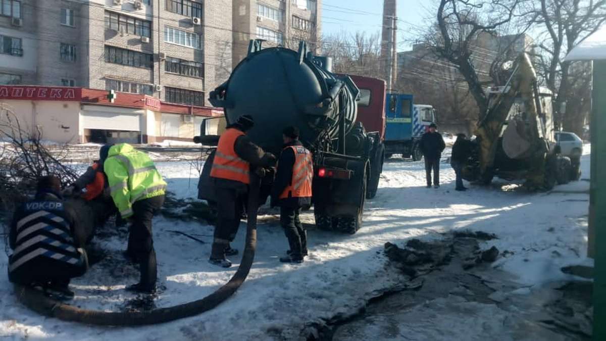 В Днепре из-за аварии на водопроводе на двух улицах частично нет воды