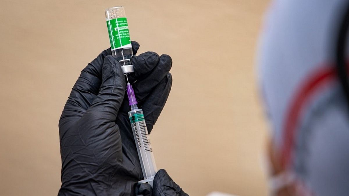 На Днепропетровщине вакцинировали от COVID-19 первых медиков